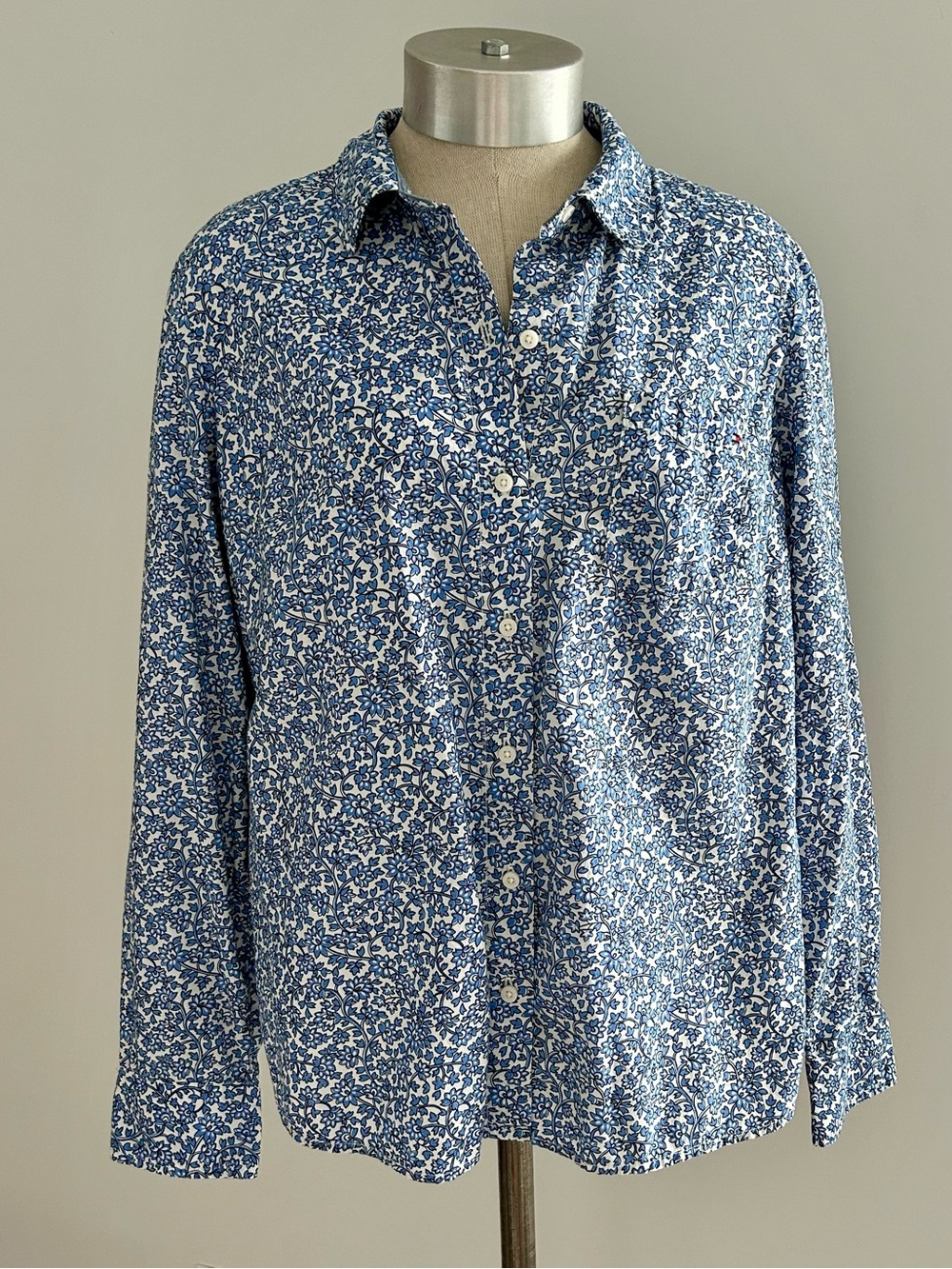 Tommy Hilfiger Blue Floral Button Front Shirt Medium 100% Cotton